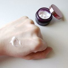ドレスリフトナイトクリーム